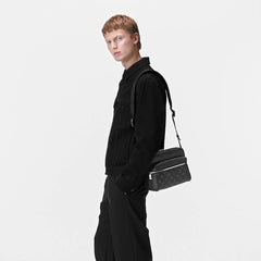 Louis Vuttion Outdoor Messenger